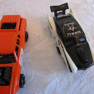 5 Hot Wheels cars