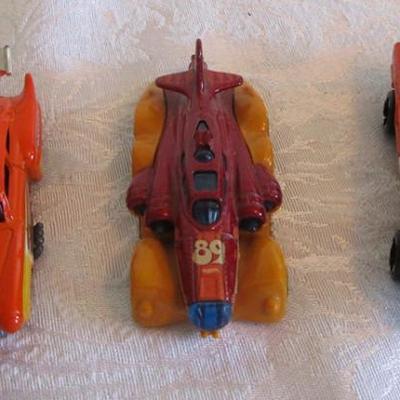 5 Hot Wheels cars