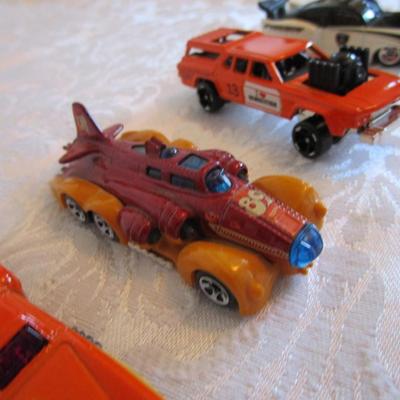 5 Hot Wheels cars
