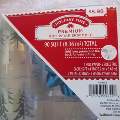 Set of 3 rolls Christmas gift wrap, 6 bows, and gift tags