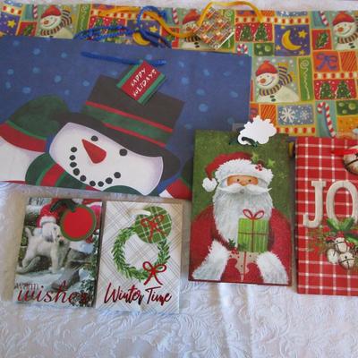 2 big Christmas gift bags, 4 small Christmas gift bags