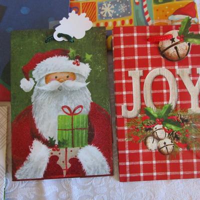 2 big Christmas gift bags, 4 small Christmas gift bags