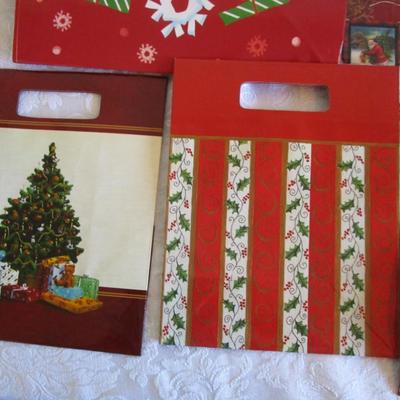 8 Christmas gift bags various sizes