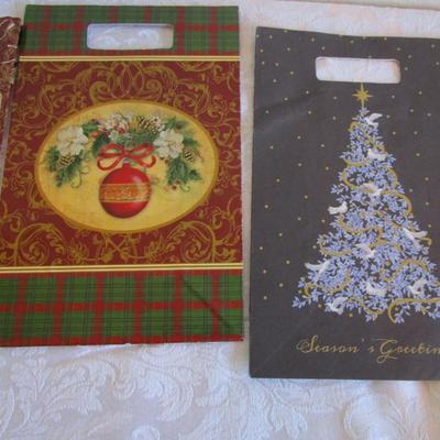 8 Christmas gift bags various sizes