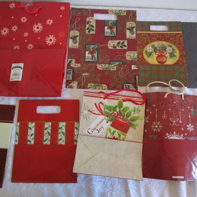 8 Christmas gift bags various sizes