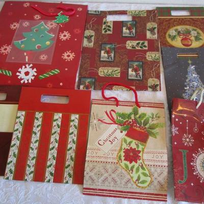 8 Christmas gift bags various sizes