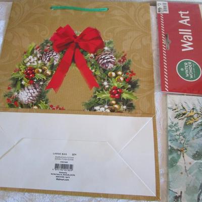 6 Christmas gift bags, 1 Merry Christmas wall art