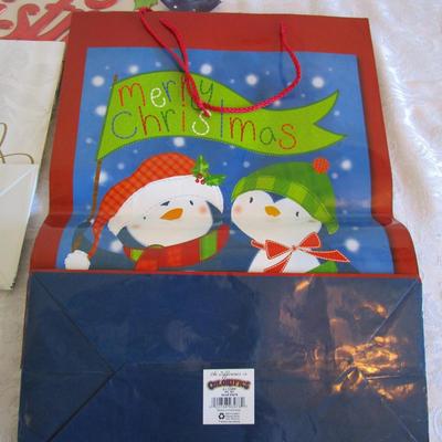 6 Christmas gift bags, 1 Merry Christmas wall art