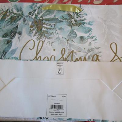 6 Christmas gift bags, 1 Merry Christmas wall art