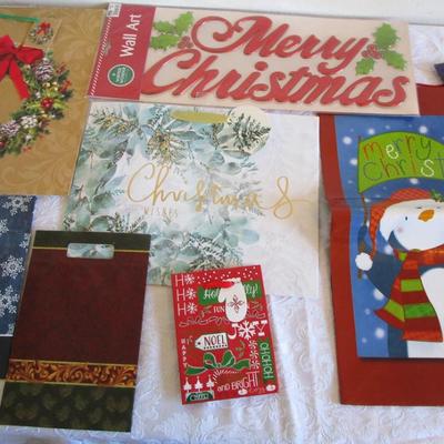 6 Christmas gift bags, 1 Merry Christmas wall art