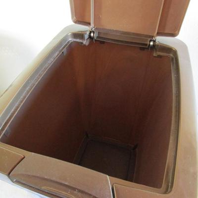 7.5 gallon touch top brown trash can