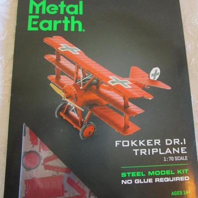 Fokker DR.1 Triplane, steel model kit, and matching model plane
