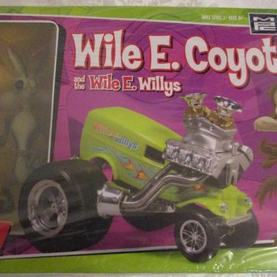 Wiley Coyote snap-it model kit