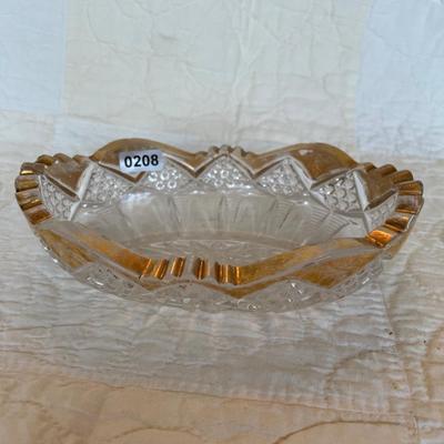 Carnival glass with saw tooth edge