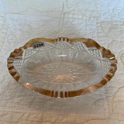 Carnival glass with saw tooth edge