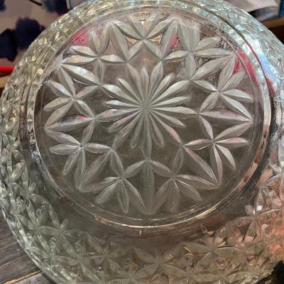 Decorative glass bowl