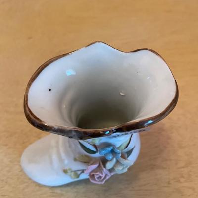 Miniature boot with sculpted flowers