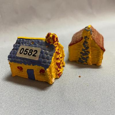 Home salt & pepper shakers