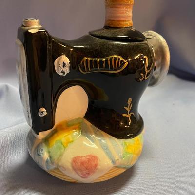 Sewing machine collectible