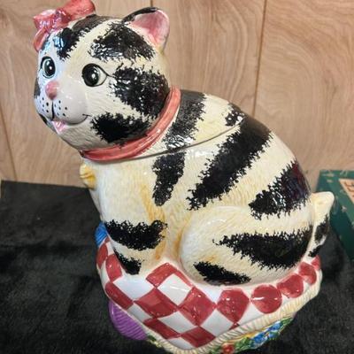 Vintage international art China ceramic cat cookie jar