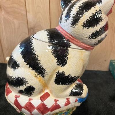 Vintage international art China ceramic cat cookie jar