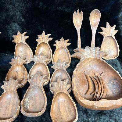 Vintage hand carved Philippines wooden pineapple set