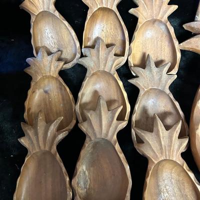 Vintage hand carved Philippines wooden pineapple set