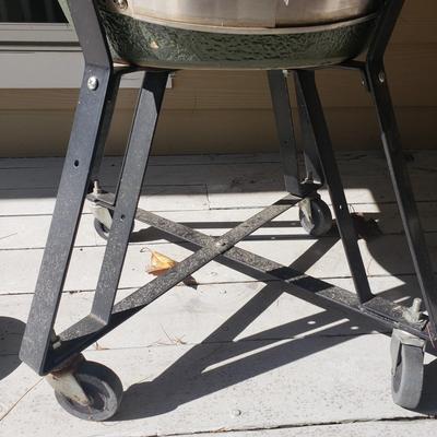 The Big Green Egg Grill/Smoker and Accessories (D-KD)