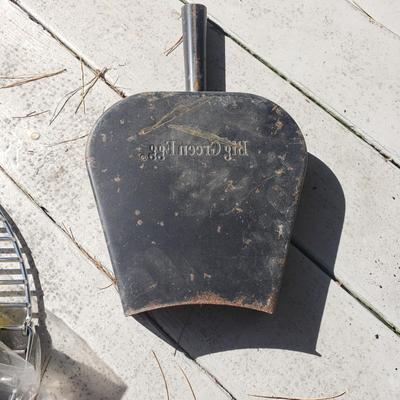 The Big Green Egg Grill/Smoker and Accessories (D-KD)