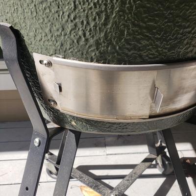 The Big Green Egg Grill/Smoker and Accessories (D-KD)