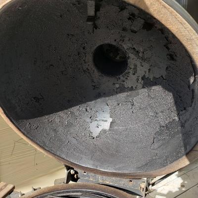 The Big Green Egg Grill/Smoker and Accessories (D-KD)
