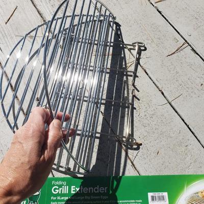 The Big Green Egg Grill/Smoker and Accessories (D-KD)