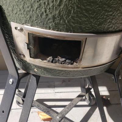The Big Green Egg Grill/Smoker and Accessories (D-KD)