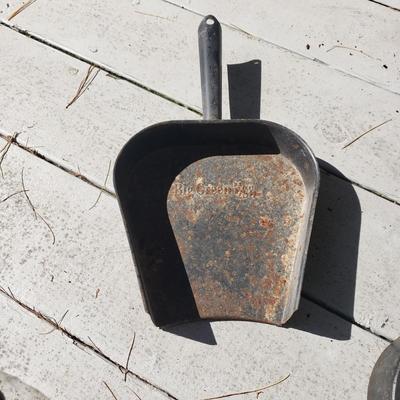 The Big Green Egg Grill/Smoker and Accessories (D-KD)