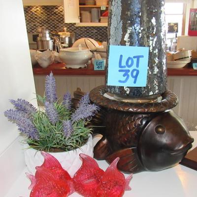 Lot 39-Fish Decor, 4 Pink Fish Napkin holders, decorative plastic plant