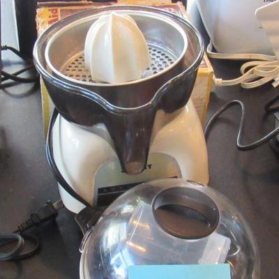 Lot 54-4 slice toaster, Grinder and Juicer