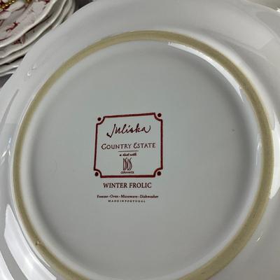 137 Juliska Winter Frolic Pattern Dish Set