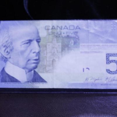 2006-2011 Canada 5 Dollars