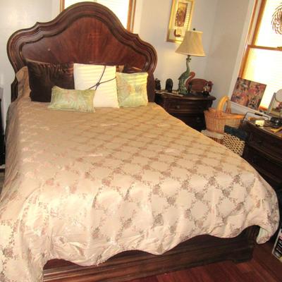 Lot 88-Haverty Queen Bed Frame