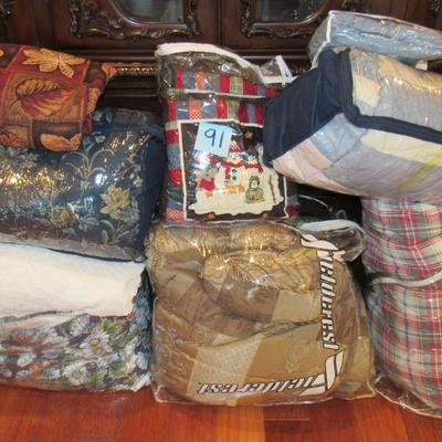Lot 91-lot of King and Queen Blankets and Throws 8 pieces