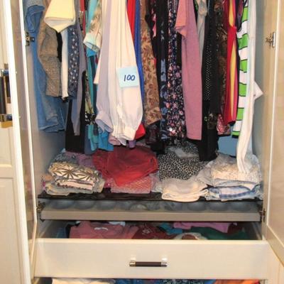 Lot 100-Large lot of Clothing size M-L