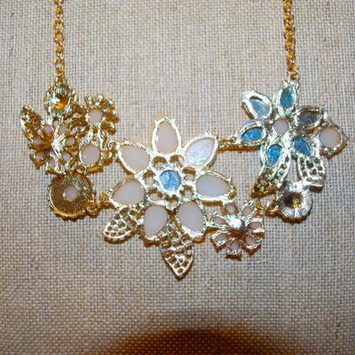 Large Swag Necklace (5" x 2½") with Flesh Colored Main Stones on a Gold Tone Necklace Chain 15" L