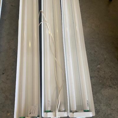 3- 4’ Plug in Shop Lights
