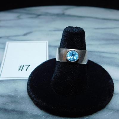 925 Sterling Ring w/ Blue Topaz Size 7, 2.5g
