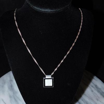 925 Sterling Tinsel Chain w/ 925 Onyx & Mother of Pearl Pendant 24”, 9.8g