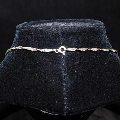 Sale Photo Thumbnail #21: In good condition, no flaws to note. Stamped 925, all jewelry is tested prior to the auction.