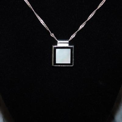 925 Sterling Tinsel Chain w/ 925 Onyx & Mother of Pearl Pendant 24”, 9.8g