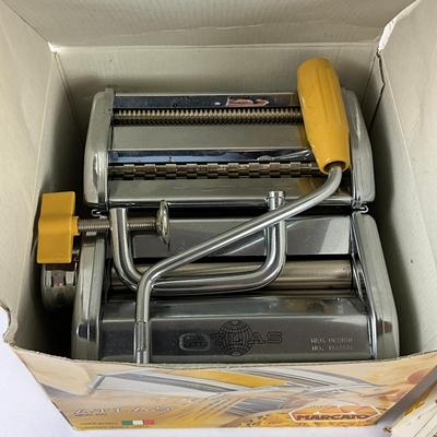195 Marcato Pasta Set With Dry Racks & Cook Books