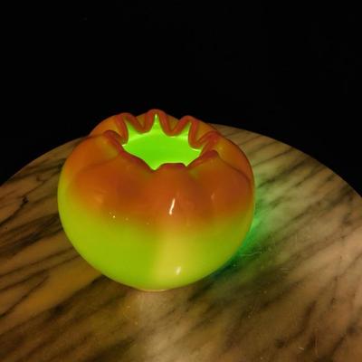 Sweet Vintage FENTON Tight Crimp Rose Bowl w/ Uranium Glass Glow