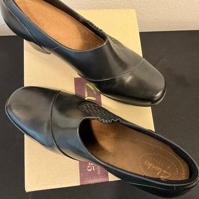 NEW Clark leather shoes 8.5N